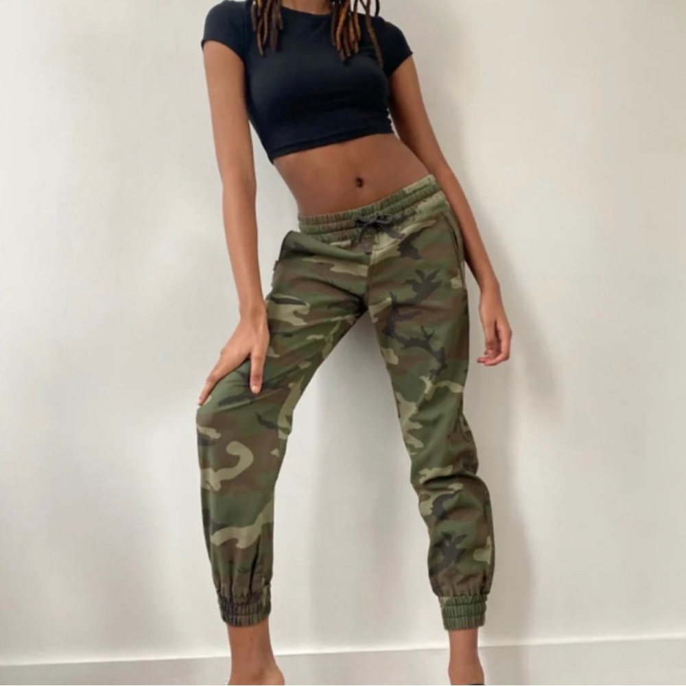 Aritzia TNA Alix Camo Jogger
